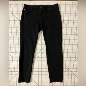 Liverpool Women’s Size 4P Black Capri Jeans